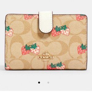 SALE NWT COACH med corner zip signature wallet